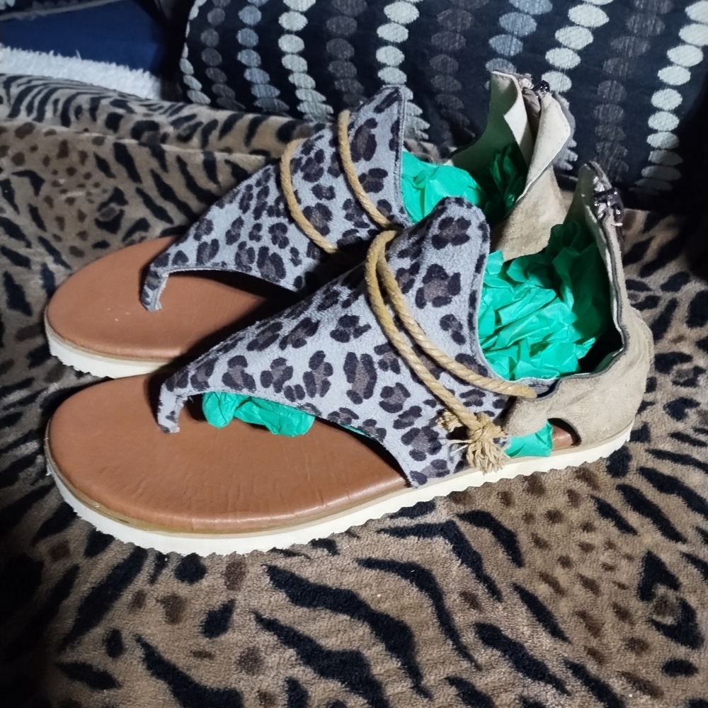 Sandals - Picture 2 of 2